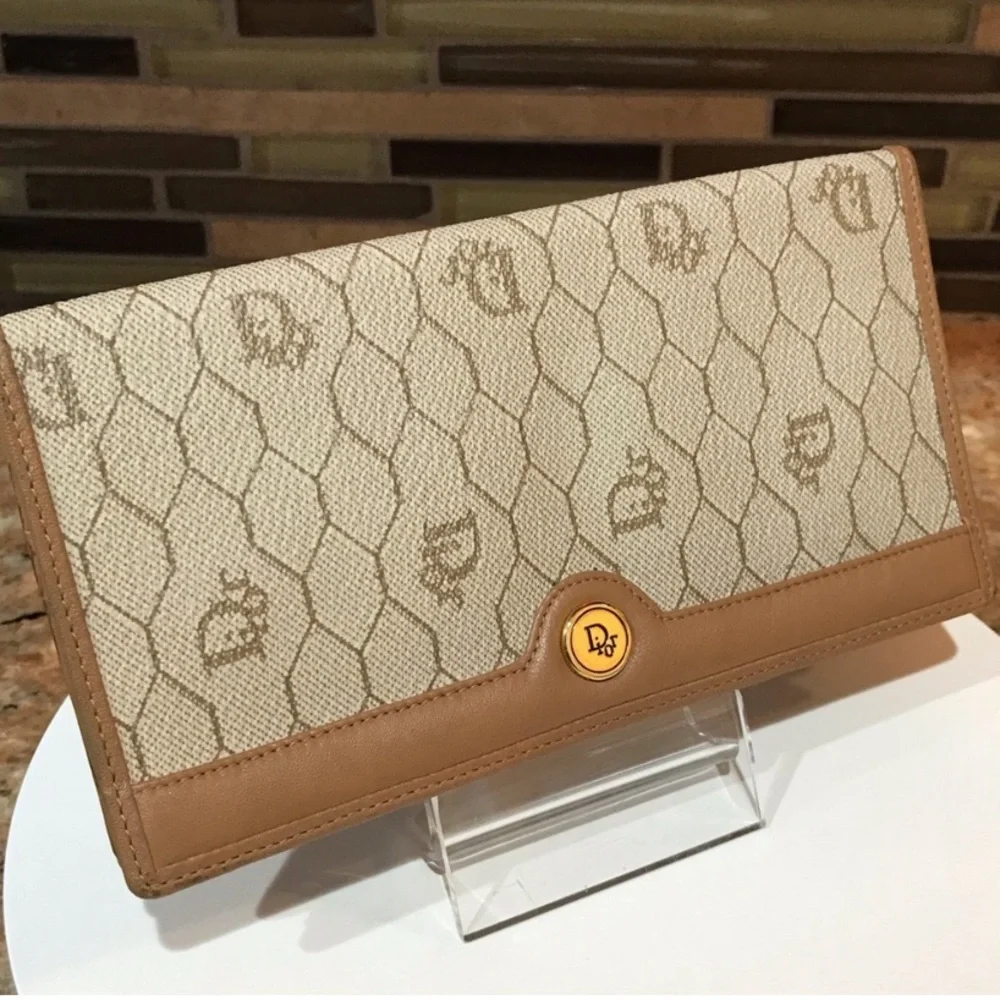 Dior classic wallet